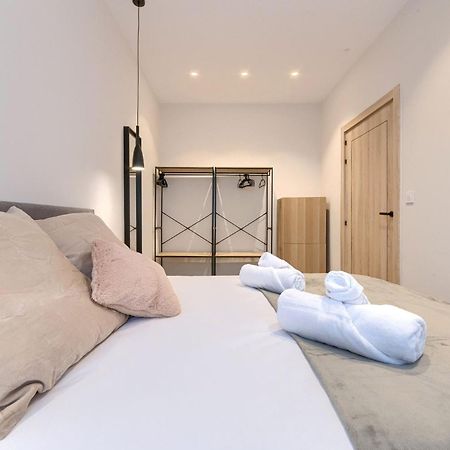 Apartamentos Basarrate Self Check In Билбао Екстериор снимка