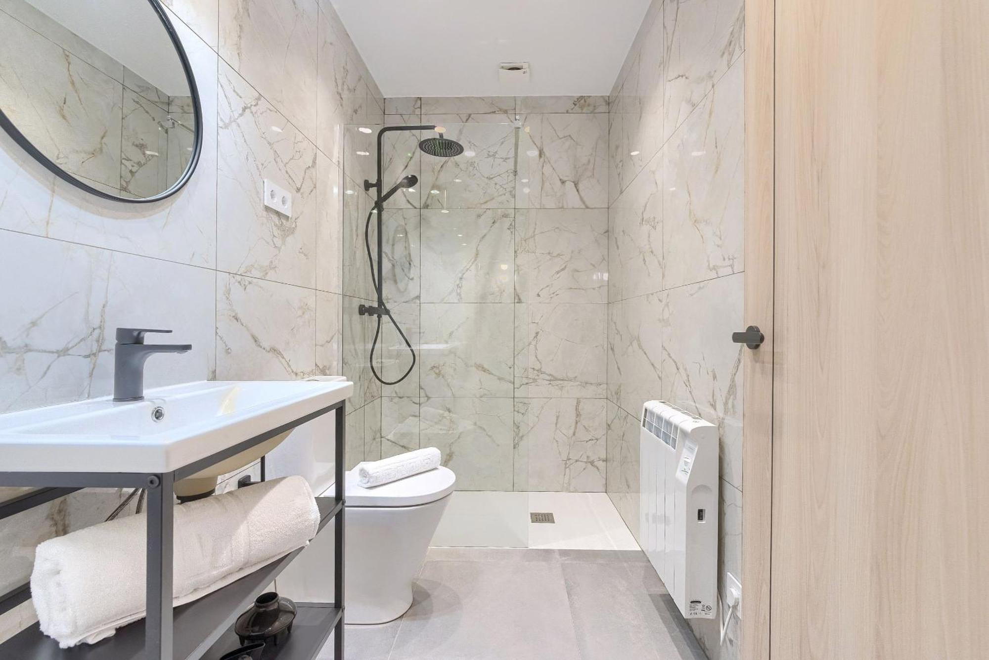 Apartamentos Basarrate Self Check In Билбао Екстериор снимка